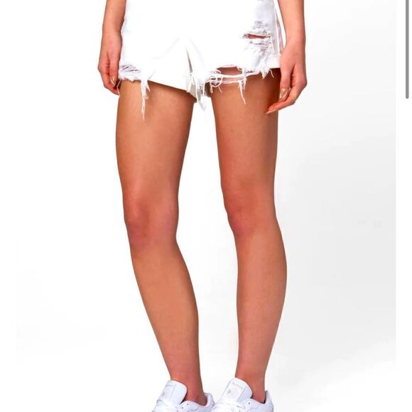 [BLANKNYC] White distressed denim shorts - Picture 1 of 10